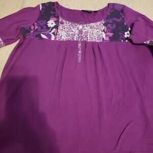 Avenue PurpleFloral Yoke Top - Henley button scoop